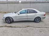 Mercedes-Benz C 200 2002 годаүшін1 350 000 тг. в Атырау – фото 2