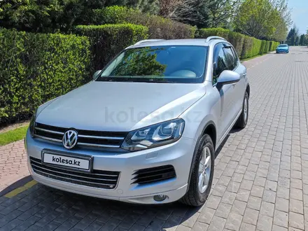 Volkswagen Touareg 2012 года за 11 500 000 тг. в Алматы – фото 2