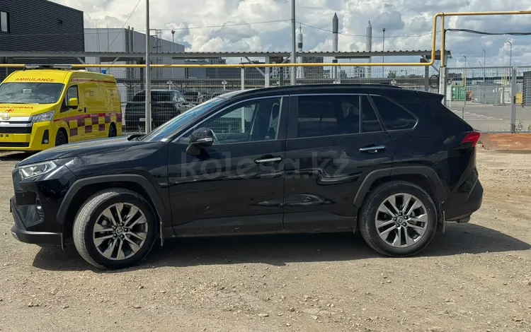 Toyota RAV4 2020 года за 17 800 000 тг. в Астана