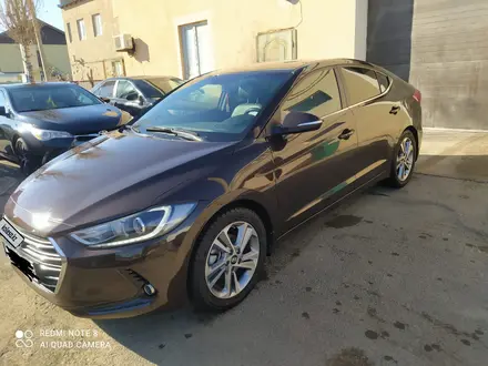 Hyundai Elantra 2017 года за 8 000 000 тг. в Атырау – фото 3