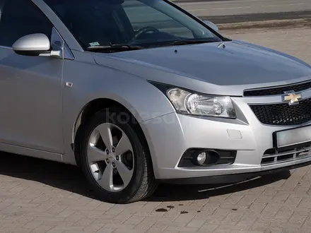 Chevrolet Cruze 2012 года за 3 300 000 тг. в Уральск – фото 2