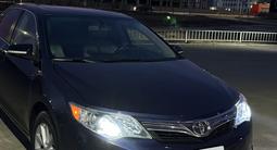 Toyota Camry 2014 года за 6 400 000 тг. в Атырау – фото 2