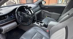 Toyota Camry 2014 года за 6 400 000 тг. в Атырау – фото 3