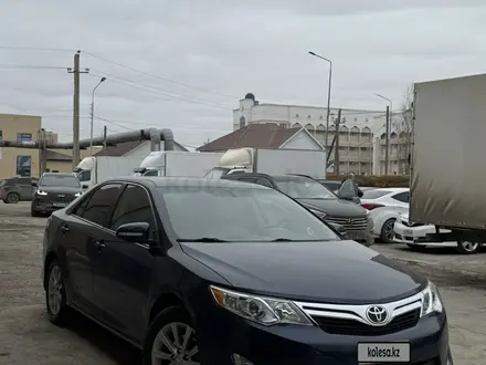 Toyota Camry 2014 года за 6 100 000 тг. в Атырау – фото 9