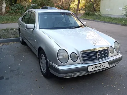 Mercedes-Benz E 200 1998 года за 4 700 000 тг. в Алматы – фото 2