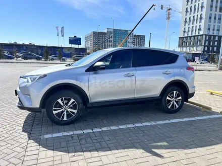 Toyota RAV4 2019 года за 13 000 000 тг. в Астана – фото 2