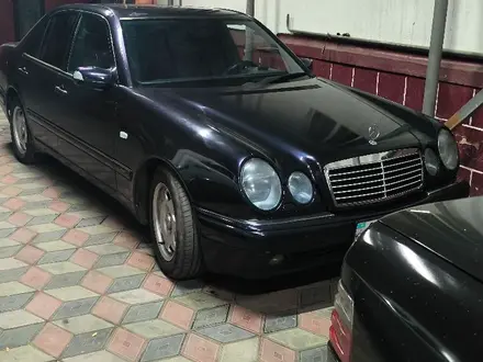 Mercedes-Benz E 320 1997 года за 4 000 000 тг. в Алматы