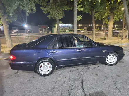 Mercedes-Benz E 320 1997 года за 4 000 000 тг. в Алматы – фото 5