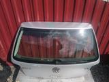 Крышка багажника на Volkswagen Golf 4 за 40 000 тг. в Караганда