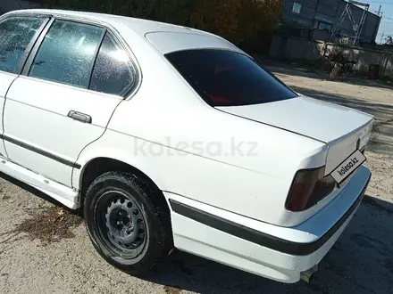 BMW 525 1992 года за 1 100 000 тг. в Шульбинск – фото 2