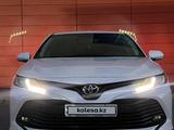 Toyota Camry 2019 годаfor13 500 000 тг. в Актобе – фото 2