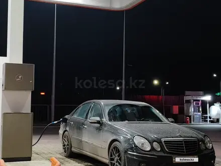 Mercedes-Benz E 500 2002 года за 5 300 000 тг. в Астана – фото 4