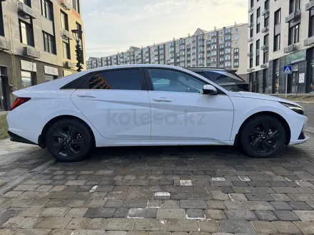 Hyundai Elantra 2022 года за 10 490 000 тг. в Атырау – фото 10