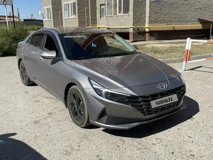 Hyundai Elantra 2022 года за 9 900 000 тг. в Актобе – фото 2