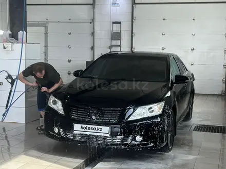 Toyota Camry 2012 года за 9 800 000 тг. в Актобе – фото 5