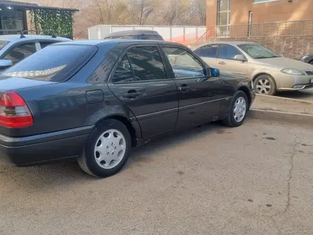 Mercedes-Benz C 180 1994 года за 2 100 000 тг. в Астана