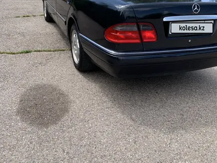 Mercedes-Benz E 320 1996 года за 2 500 000 тг. в Алматы – фото 13