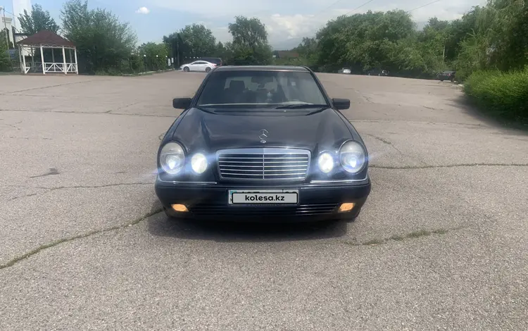 Mercedes-Benz E 320 1996 года за 2 500 000 тг. в Алматы