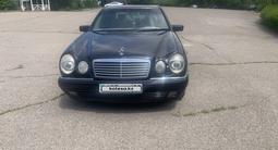 Mercedes-Benz E 320 1996 года за 2 500 000 тг. в Алматы – фото 2