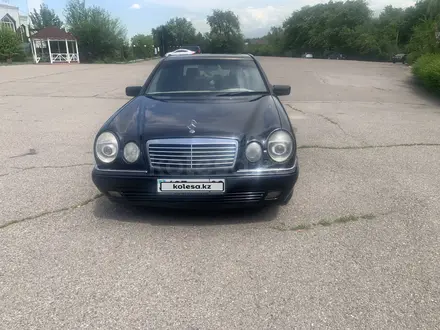 Mercedes-Benz E 320 1996 года за 2 500 000 тг. в Алматы – фото 2