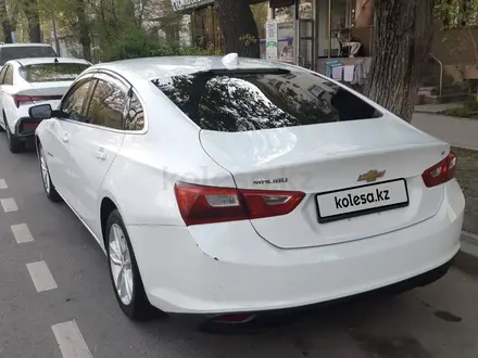 Chevrolet Malibu 2017 года за 7 000 000 тг. в Алматы – фото 4