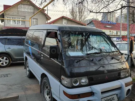Mitsubishi Delica 1998 года за 1 200 000 тг. в Алматы – фото 2