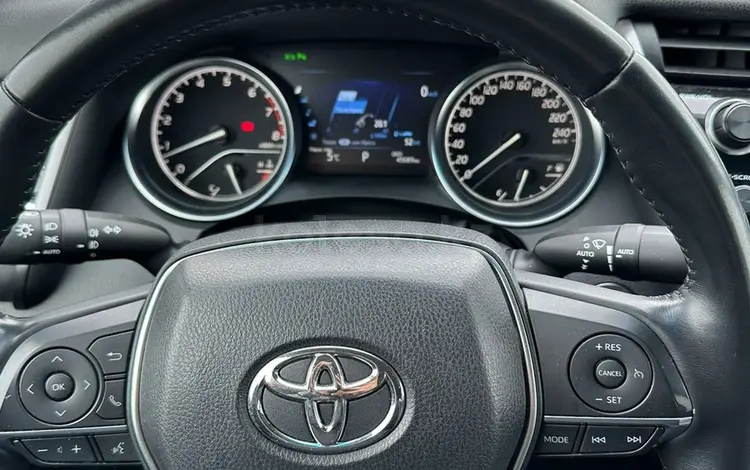 Toyota Camry 2019 года за 16 500 000 тг. в Астана