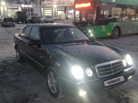 Mercedes-Benz E 320 1998 года за 3 350 000 тг. в Алматы – фото 3