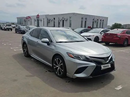 Toyota Camry 2020 года за 7 300 000 тг. в Алматы – фото 3