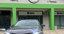 Toyota Camry 2018 года за 10 000 000 тг. в Уральск – фото 4
