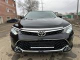 Toyota Camry 2016 года за 13 000 000 тг. в Уральск – фото 2