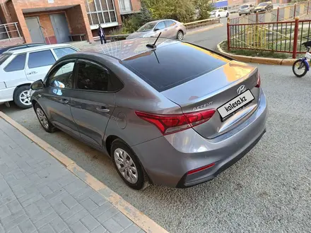 Hyundai Accent 2019 года за 7 000 000 тг. в Актобе – фото 2