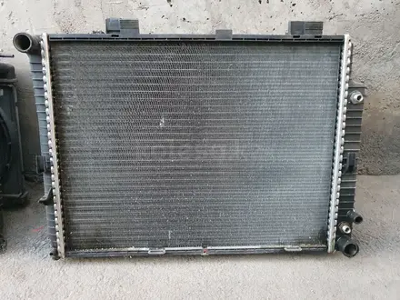 Радиатор охлаждения w210 за 40 000 тг. в Алматы