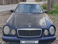 Mercedes-Benz E 230 1997 года за 1 800 000 тг. в Алматы