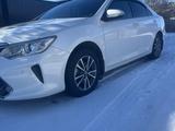 Toyota Camry 2015 года за 10 700 000 тг. в Рудный – фото 2