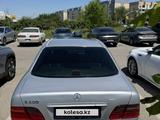 Mercedes-Benz E 280 1997 года за 2 400 000 тг. в Алматы – фото 2