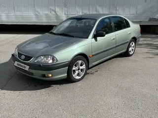 Toyota Avensis, 2001