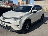 Toyota RAV4 2018 годаfor12 500 000 тг. в Шымкент – фото 3