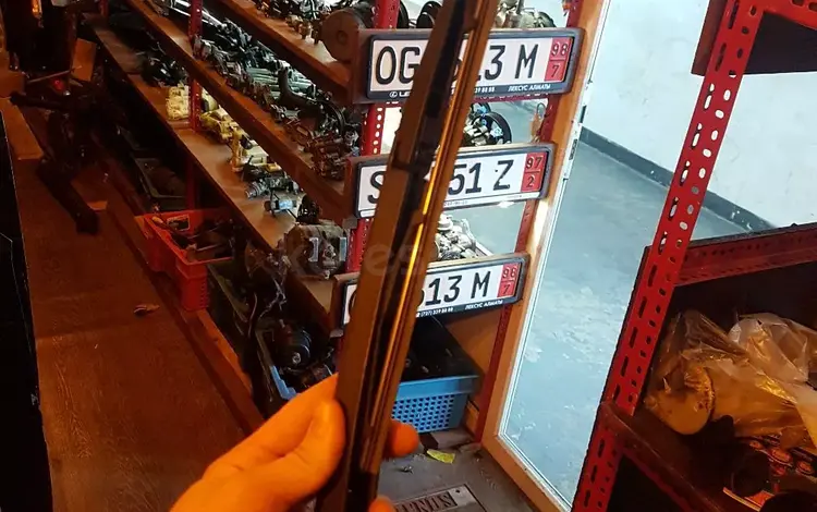 Задний дворник Lexus rx330 за 10 000 тг. в Алматы