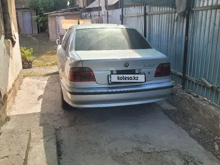 BMW 528 1998 года за 2 900 000 тг. в Шымкент