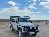 Land Rover Defender 2012 годаүшін10 400 000 тг. в Атырау