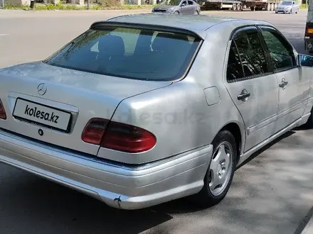 Mercedes-Benz E 320 1996 года за 2 350 000 тг. в Алматы – фото 5