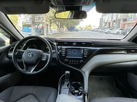 Toyota Camry 2019 года за 12 500 000 тг. в Актобе – фото 8