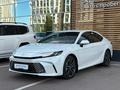 Toyota Camry Luxe eCVT 2024 года за 20 390 000 тг. в Астана