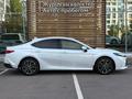 Toyota Camry Luxe eCVT 2024 года за 20 390 000 тг. в Астана – фото 17
