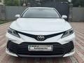 Toyota Camry 2023 года за 15 500 000 тг. в Алматы – фото 2
