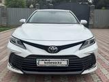 Toyota Camry 2023 года за 15 500 000 тг. в Алматы – фото 2