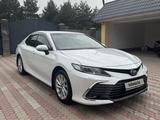 Toyota Camry 2023 года за 15 500 000 тг. в Алматы