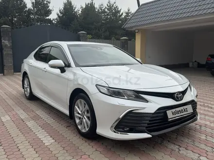 Toyota Camry 2023 года за 15 500 000 тг. в Алматы