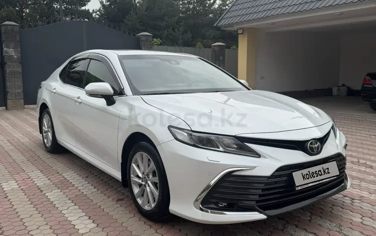 Toyota Camry 2023 года за 15 500 000 тг. в Алматы